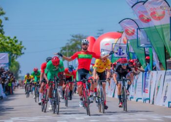 دراج الكوكب الرياضي المراكشي أشرف الدغمي بطلا للمرحلة الرابعة من طواف بوركينافاسو