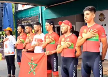 أشرف الدغمي يقود زملاءه بالمنتخب الوطني للفوز بالمرحلة الأولى لطواف البينين للدراجات