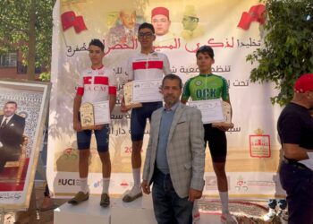 دراج الكوكب المراكشي مروان خربوشي يتوج بسباق المسيرة الخضراء للدراجات