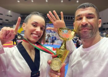 تتويج نجمة الكوكب المراكشي للتيكواندو مريم خلال بلقب بطولة المغرب