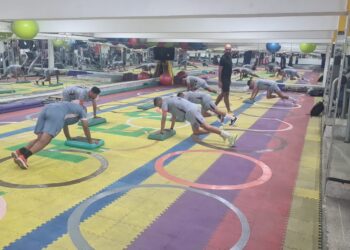 استعدادا لمباراة الوداد البيضاوي ، لاعبو الكوكب المراكشي يستعدون بقاعة الكوكب للرياضات