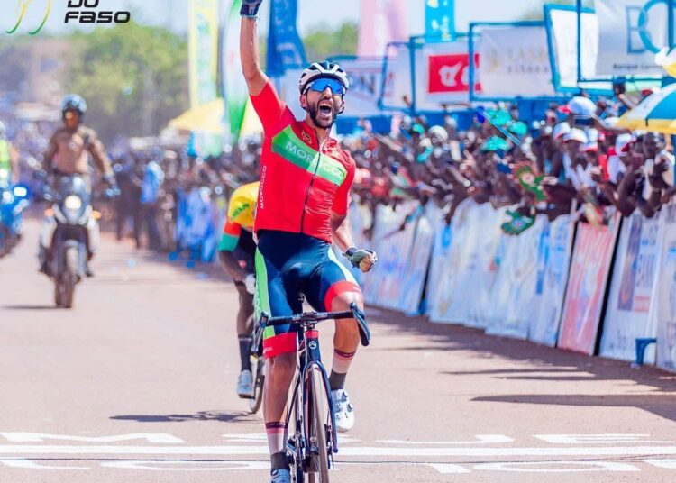 نجم الكوكب المراكشي للدراجة أشرف الدغمي يشاركنا فرحة الصحراء بتتويج ذهبي ببوركينا فاسو