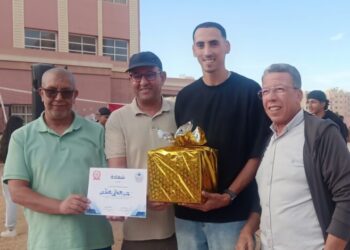 ثانوية الشرف تكرم نجم الكوكب المراكشي لألعاب القوى البطل عبد العاطي الكص